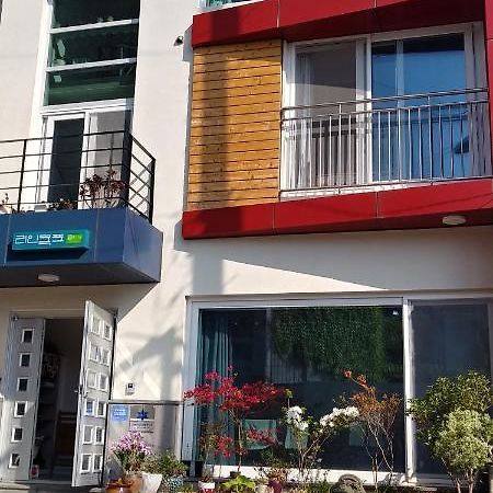 Ri-In Mokpo Guesthouse Luaran gambar