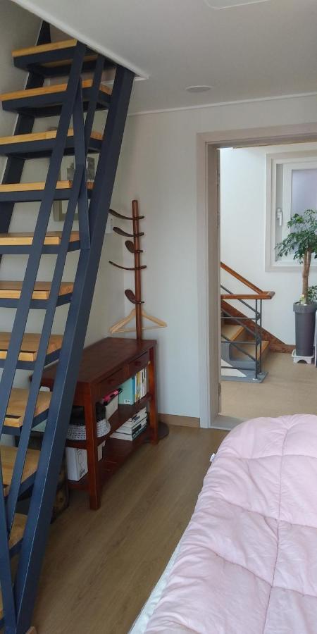Ri-In Mokpo Guesthouse Luaran gambar